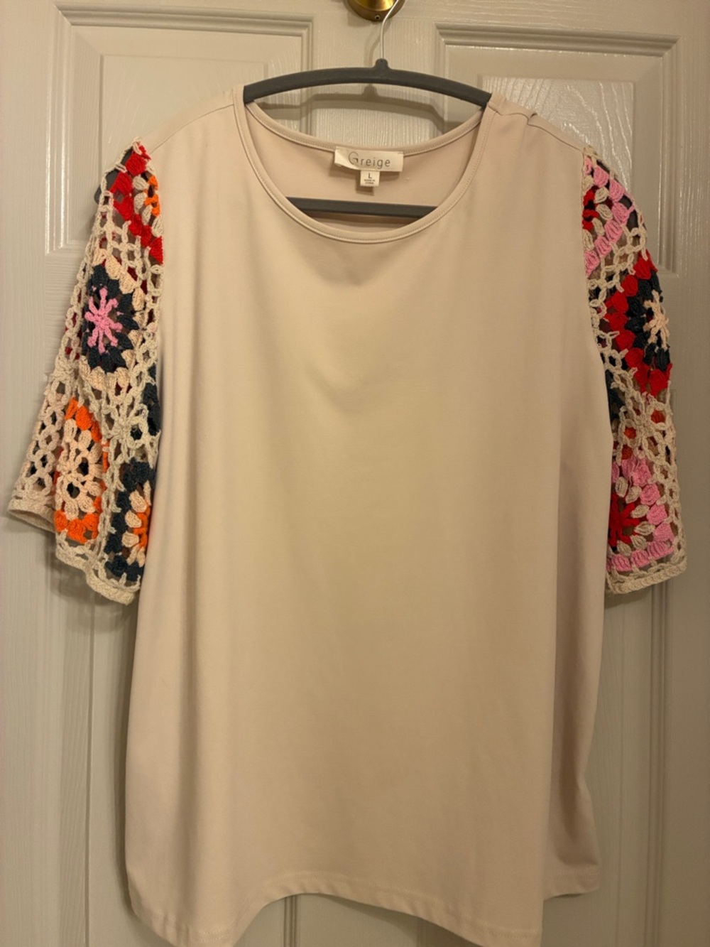 Greige Cream Short Sleeve Tee with Multicolor‎ Crochet Sleeves